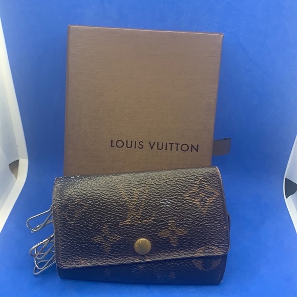 ❤️ 💜 🤎 Louis Vuitton Monogram signature design LV Logo 6 key holder - Picture 4 of 10